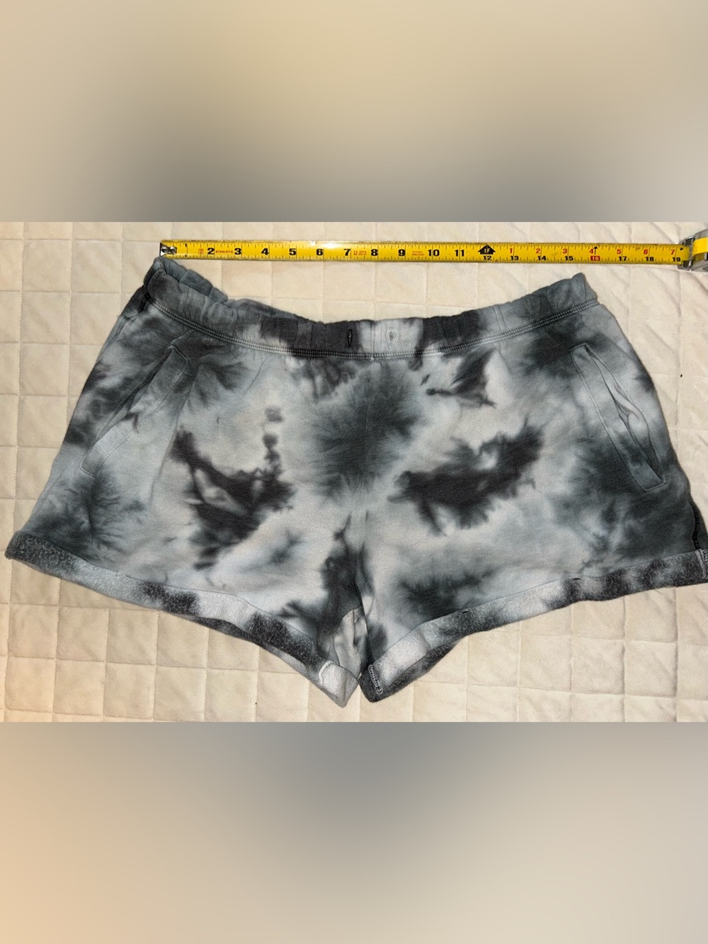 Victoria Secret PINK Shorts sz Large logo fleece Tie Dye Gray Pocket Women's
